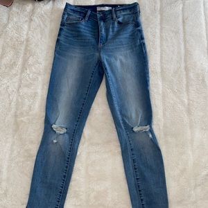 skinny jeans with stretchy fabric
